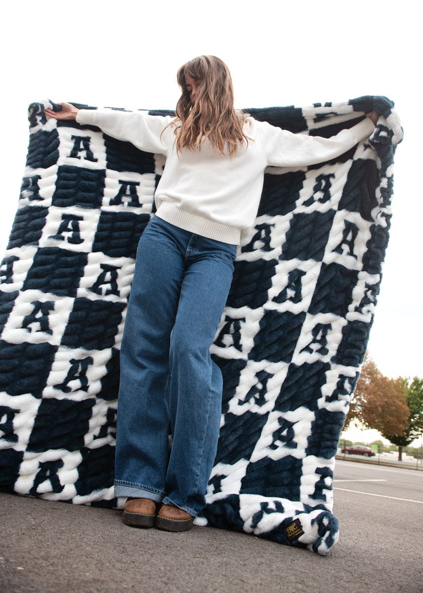 Utah State Aggies Blanket - Hugs